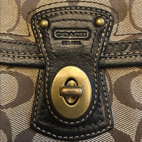 Coach Signature Jacquard Turnlock Wristlet - Picture 3 of 4